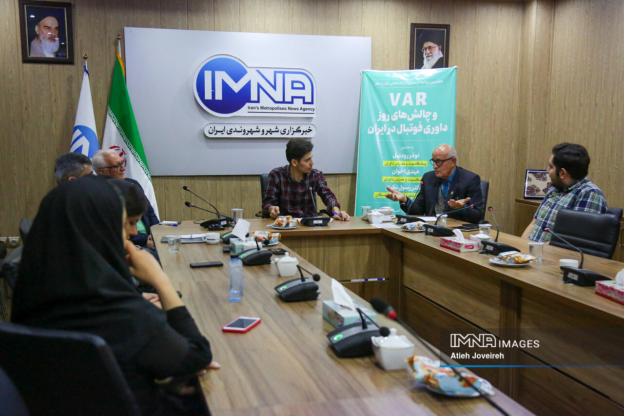 بحرانی به نام معاش گریبانگیر داوران ایرانی/ آیا VAR در کشورمان کارکرد اجتماعی دارد؟