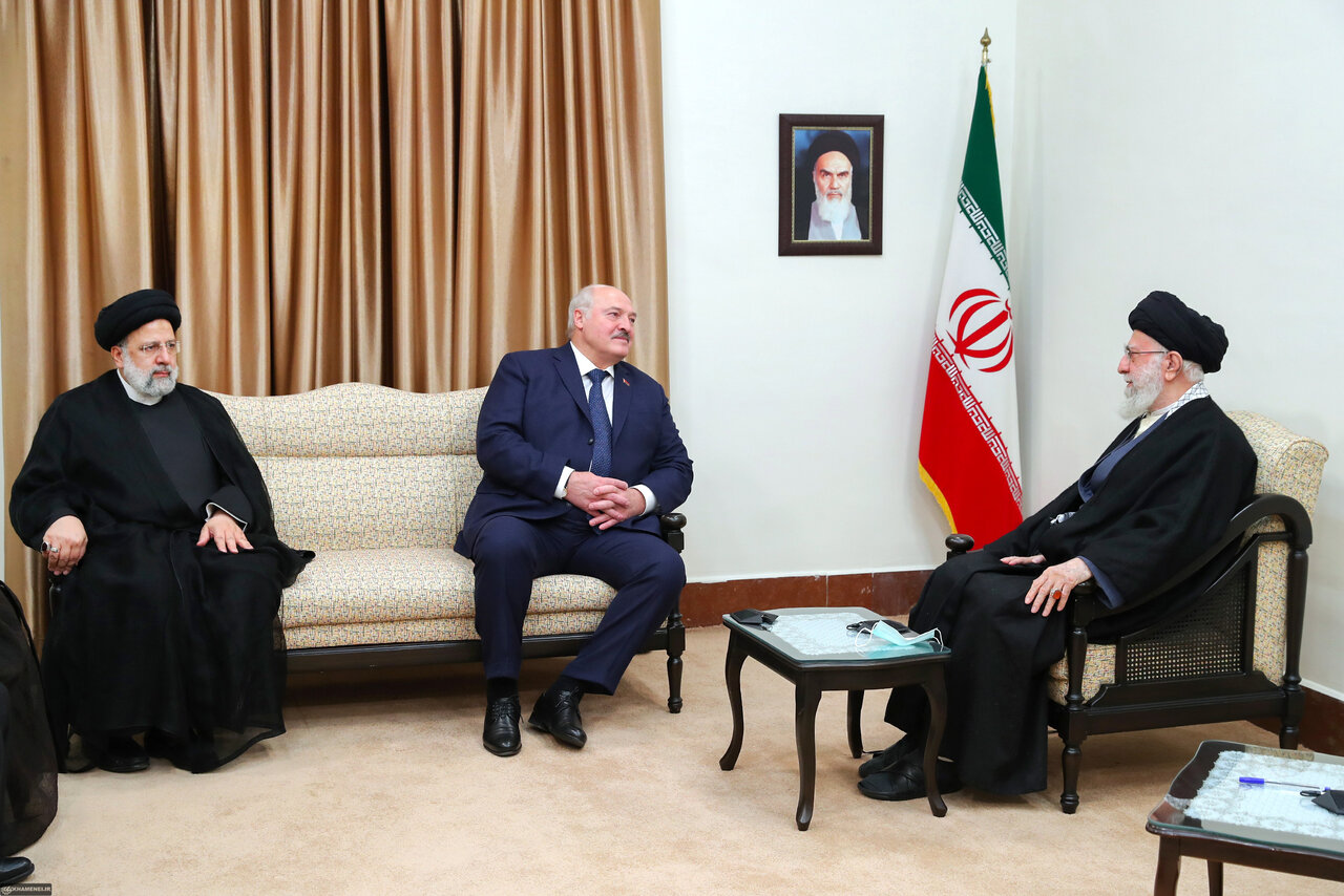 Supreme Leader: Countries sanctioned by the US and Western powers must work together to end bans