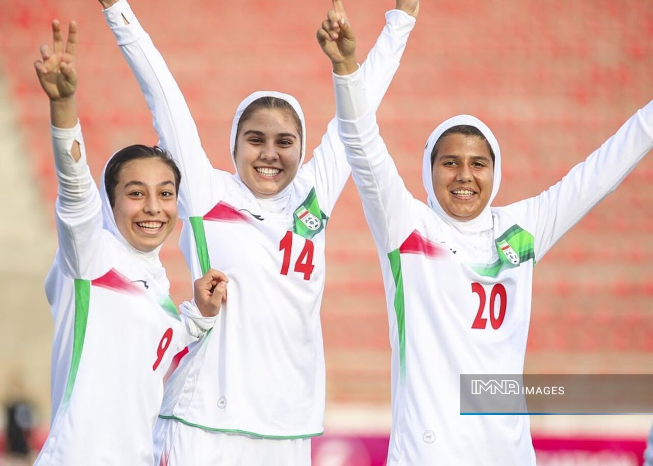 ایران ۷ _ تاجیکستان ۰ / جشن چهارشنبه‌سوری دختران نوجوان ایران مقابل تاجیک‌ها