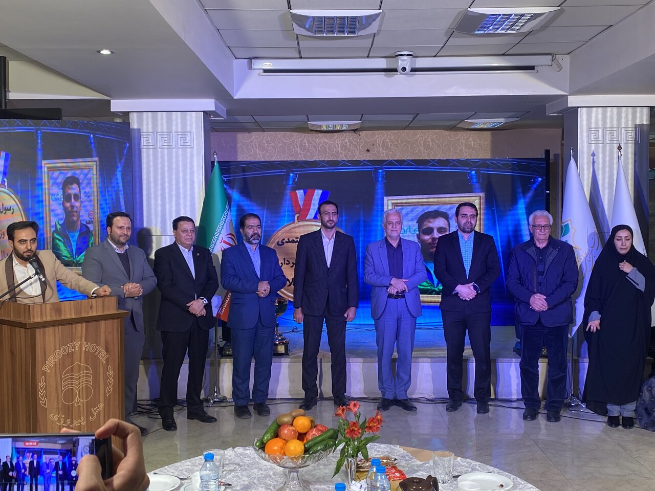 در ویژهبرنامه شبی با قهرمانان چه گذشت؟