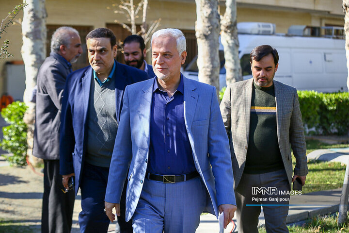 حضور شهردار اصفهان در برنامه زنده‌رود