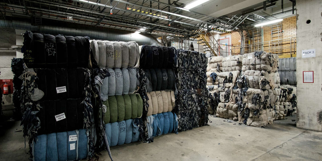 بازیافت بیش از ۴۰ تن لباس با طرح جدید بارسلونا