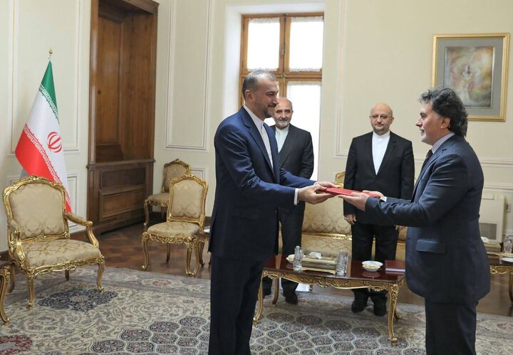 سفیر جدید ترکیه استوارنامه خود را تقدیم وزیر امور خارجه کرد