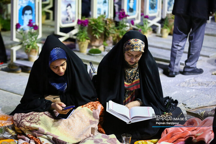 مراسم سال تحویل 1402 در گلستان شهدای اصفهان
