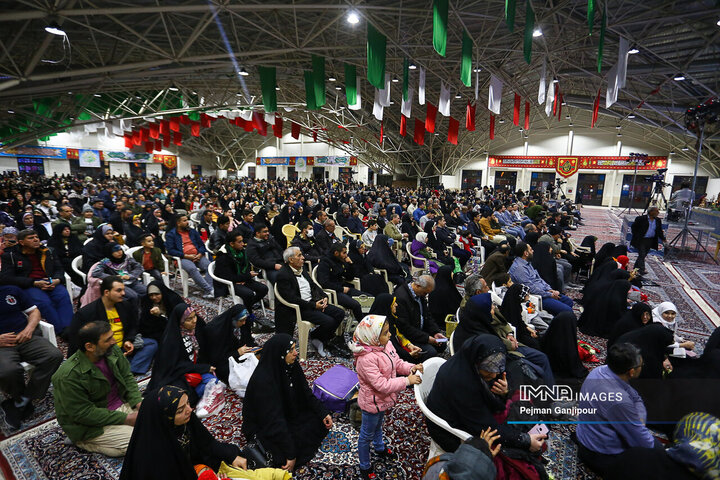 مراسم سال تحویل 1402 در گلستان شهدای اصفهان