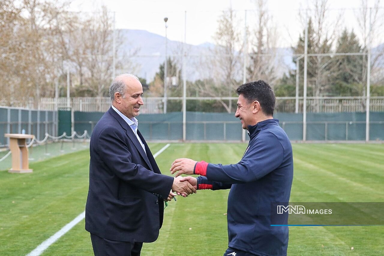 مهدی تاج: ملیپوشان با قلعهنویی همکاری کنند/بانوان ایرانی و روسی به ورزشگاه آزادی میآیند