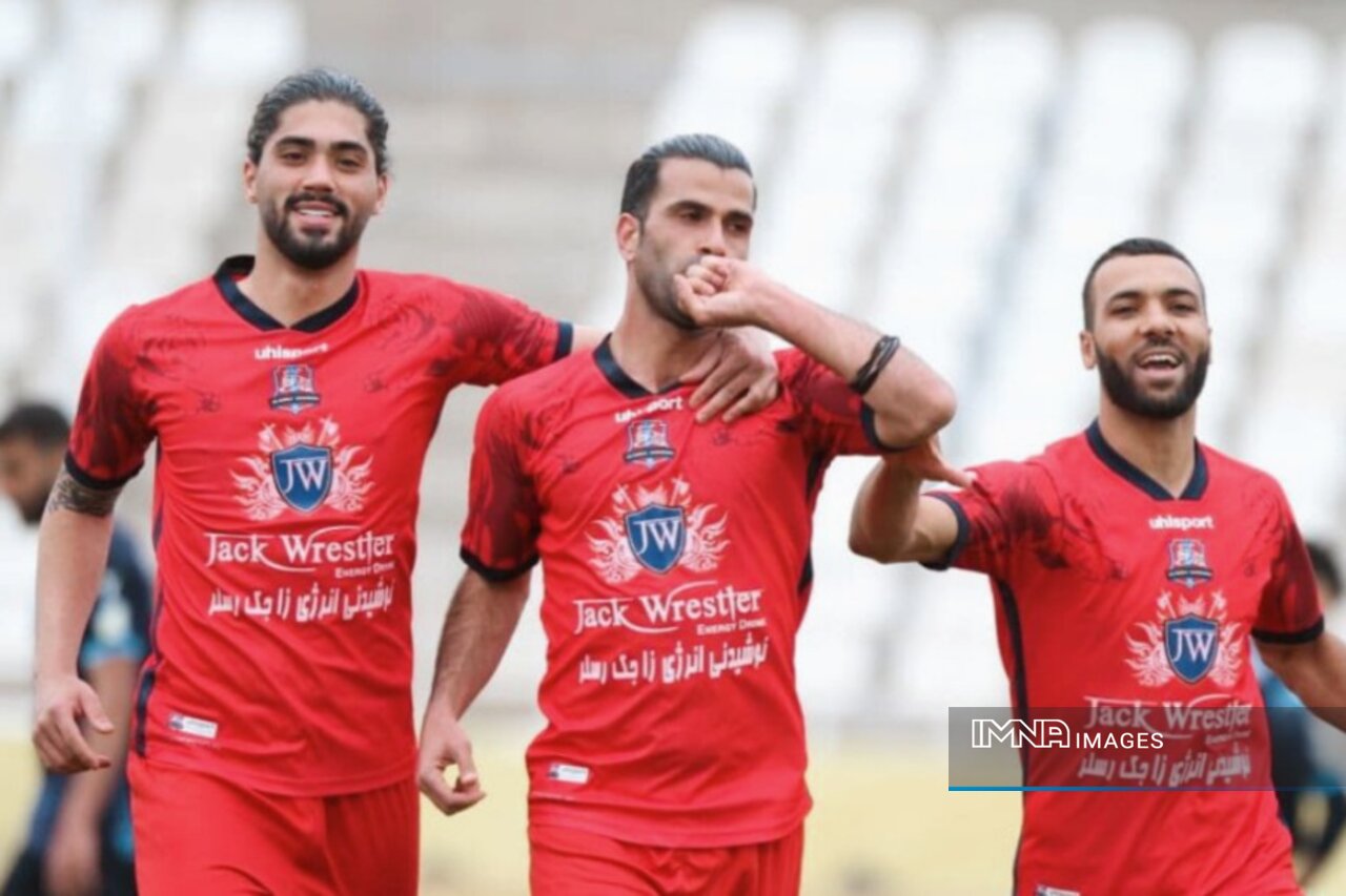 شانس قهرمانی سپاهان و سرخابیها در لیگ یکسان است/ مشکلات نساجی درونخانوادگی است اما بماند