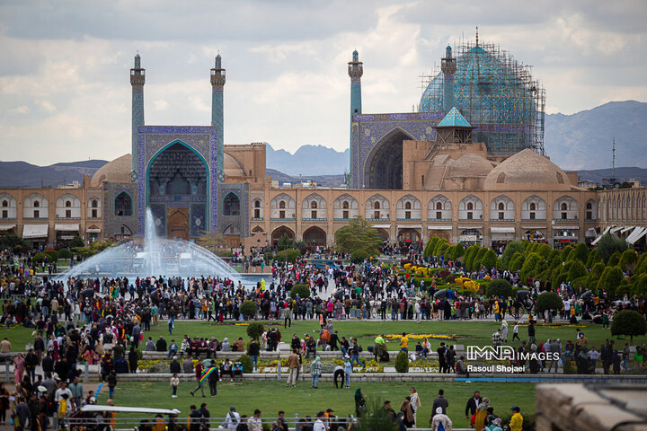 مسافران نوروزی از سفر به اصفهان می‌گویند