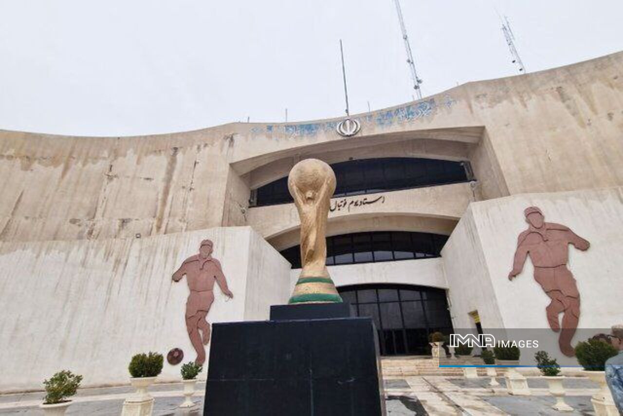 استادیومی با چمن عالی و پر از عجایب/ از همهجا آب میچکد! +عکس