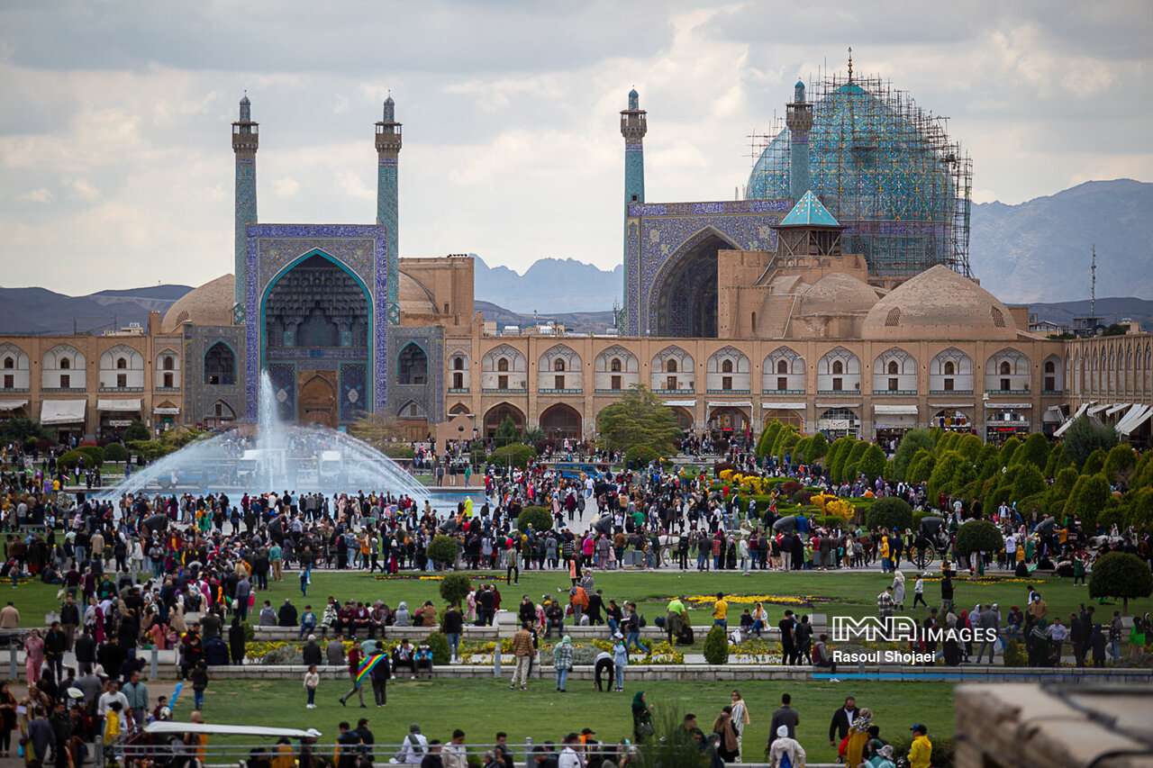 مسافران نوروزی از سفر به اصفهان می‌گویند