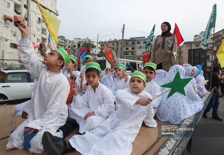 اعضای انجمن پیشاهنگی مسلمانان در راهپیمایی استقبال از ماه مبارک رمضان در صیدا، لبنان