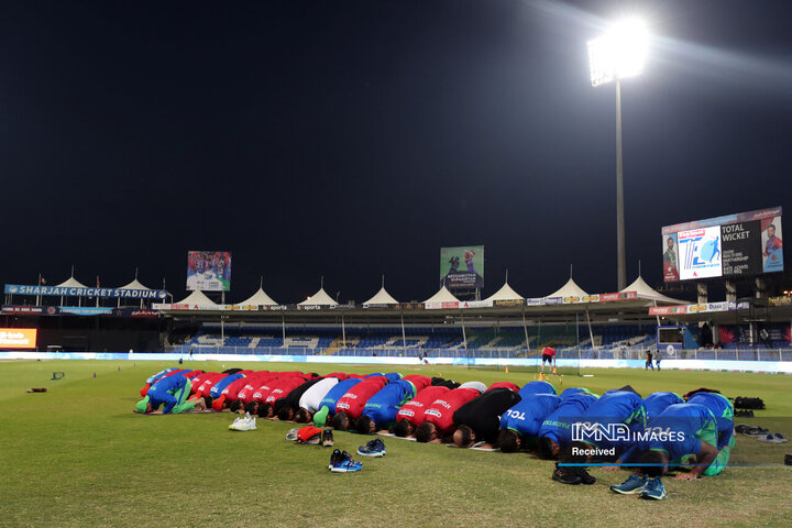 تیم های T20 افغانستان و پاکستان در روز دوم ماه مبارک رمضان قبل از بازی در استادیوم کریکت شارجه 