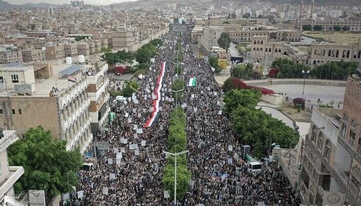راهپیمایی یمنی ها در نهمین سالگرد تجاوز به این کشور