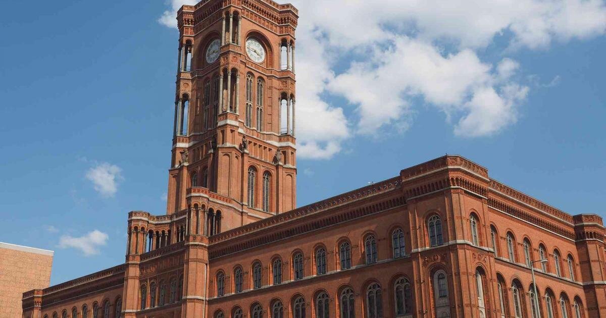 بام میراث محافظتشده برلین خورشیدی میشود