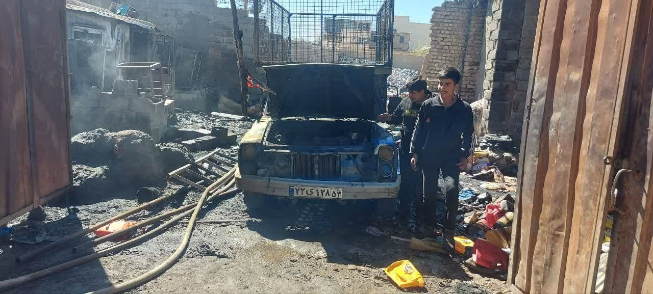 حریق انبار ضایعات پلاستیک خیابان امیرکبیر + عکس