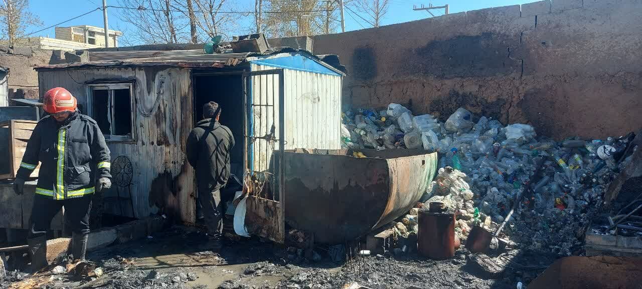 حریق انبار ضایعات پلاستیک خیابان امیرکبیر + عکس