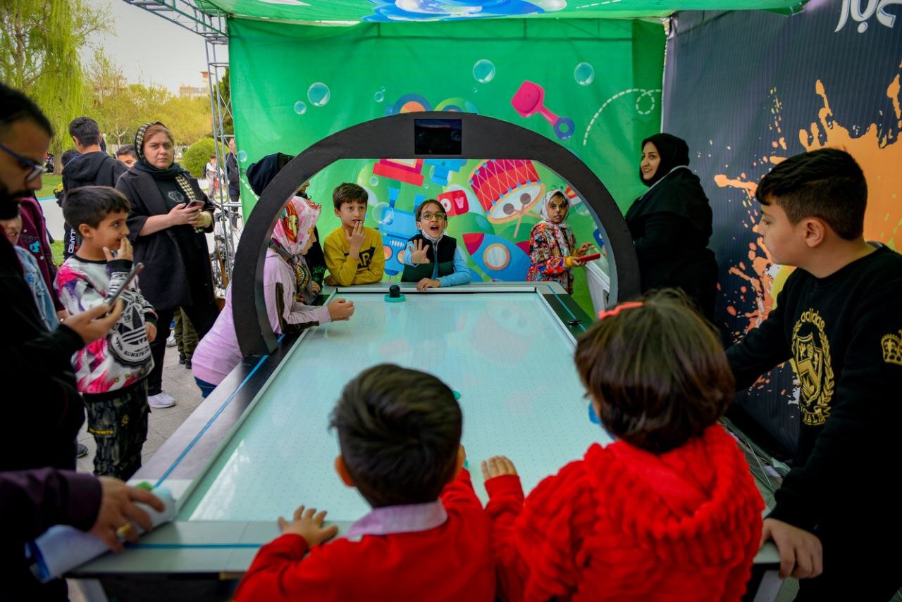 همبازی نوروزی اصفهانیها/ بازی، شادی و تماشا در باغ غدیر