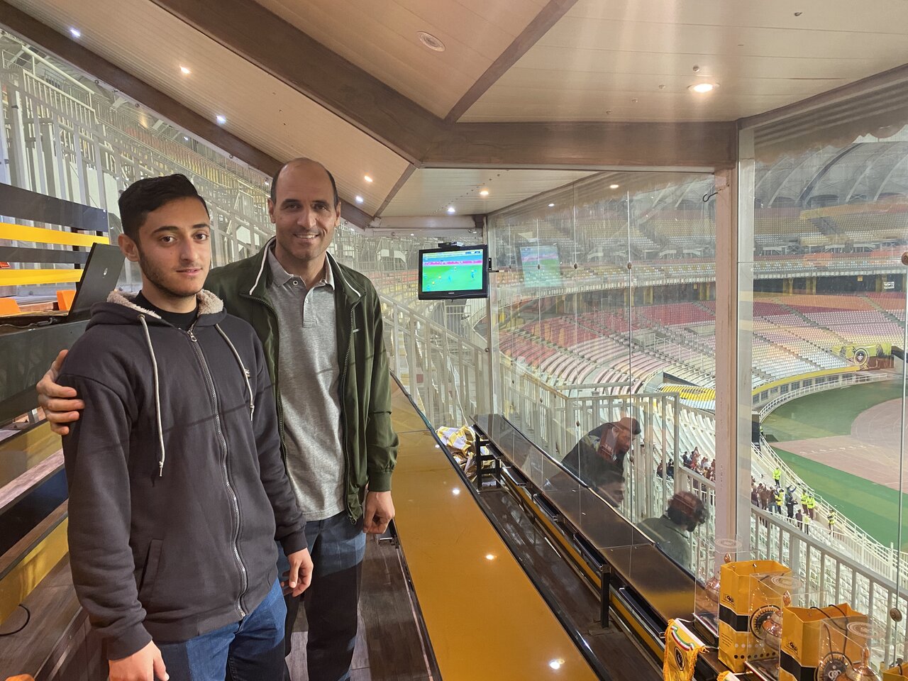 حضور سرمربی تیم فوتبال ساحلی ایران در ورزشگاه نقش جهان+عکس