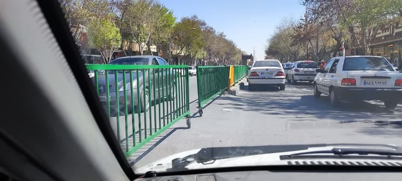 ساخت نخستین راه‌بند طولی در خیابان عبدالرزاق اصفهان 