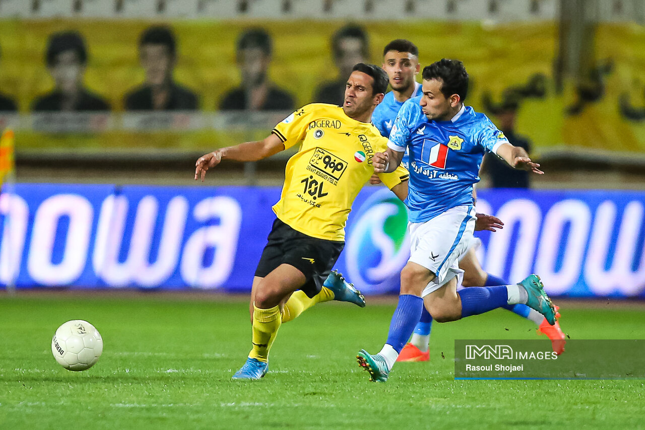 خیال آسوده مورایس از خطحمله آتشین طلاییپوشان / جذب یک هافبکدفاعی برای سپاهان واجب است