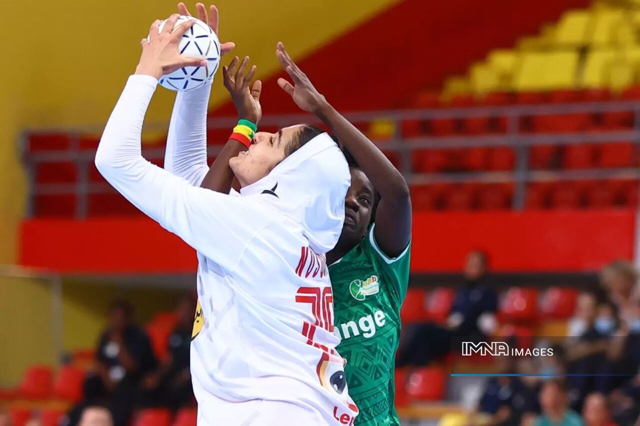 تنها هندبالیستی هستم که سال گذشته در ۶ تورنمنت بینالمللی بازی کردم/ در ایران فقط سپاهان!