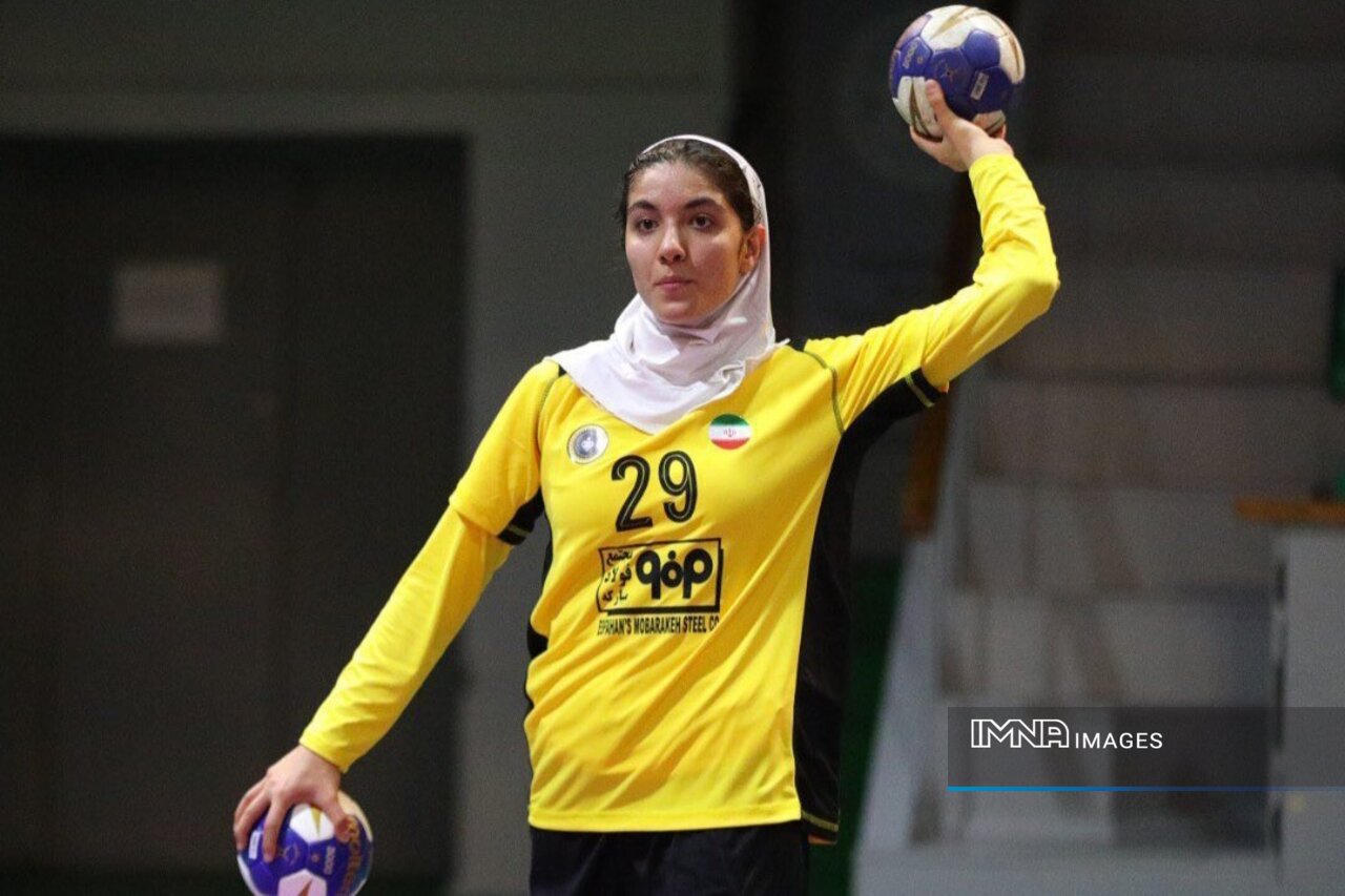 تنها هندبالیستی هستم که سال گذشته در ۶ تورنمنت بینالمللی بازی کردم/ در ایران فقط سپاهان!