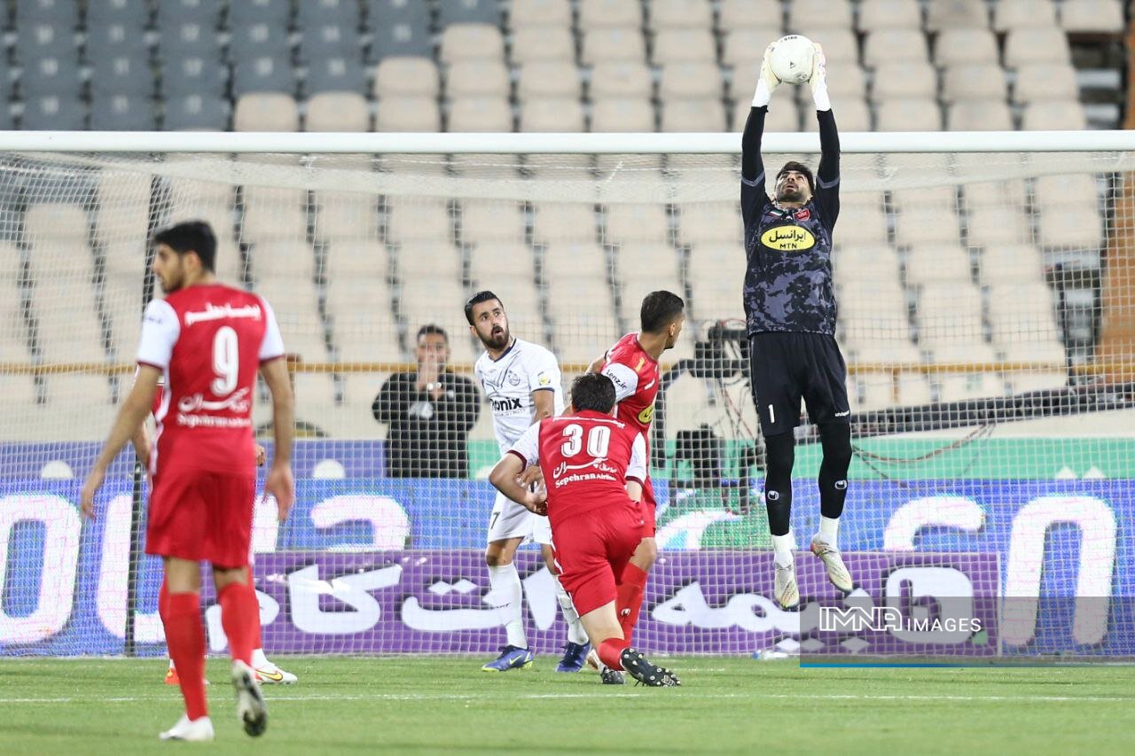 طلسم شکنی مورایس در اصفهان یا دست به دست شدن جام بین سرخابیها؟