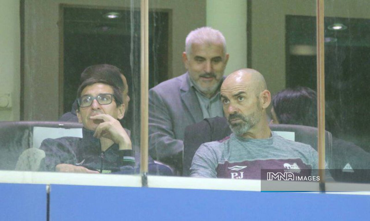 تراکتوریها قبل از جدال حساس برابر سپاهان به تماشای دیداری از لیگ دسته۲ نشستند +عکس