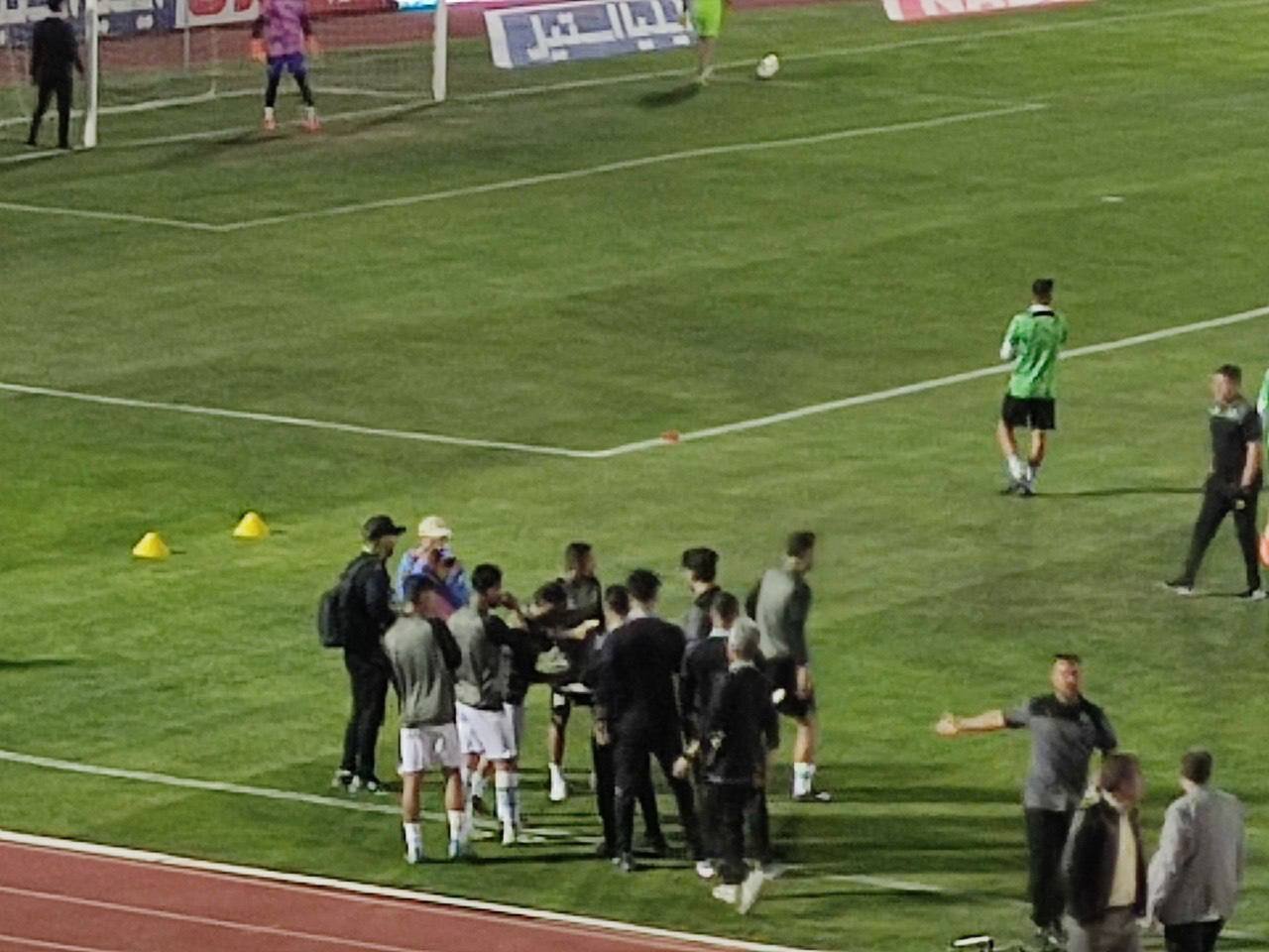 افطار بازیکنان آلومینیوم اراک در ورزشگاه امام خمینی(ره) پیش از دیدار با استقلال +عکس