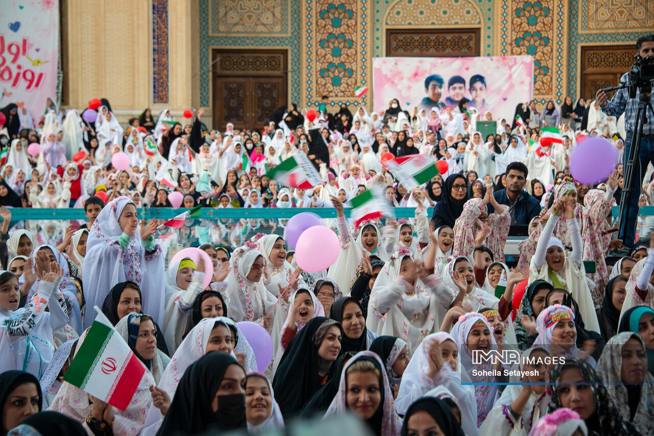 اینجا ایرانه؛دخترا ستاره می‌سازند/ نسل پای کارِ انقلاب