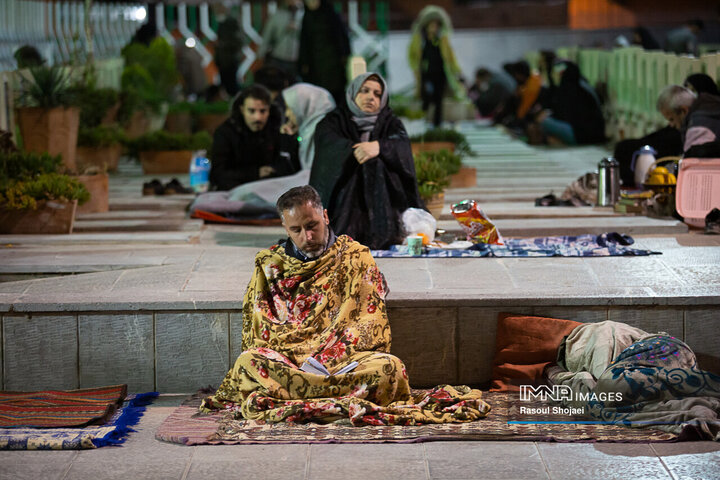مراسم شب قدر در گلستان شهدای اصفهان