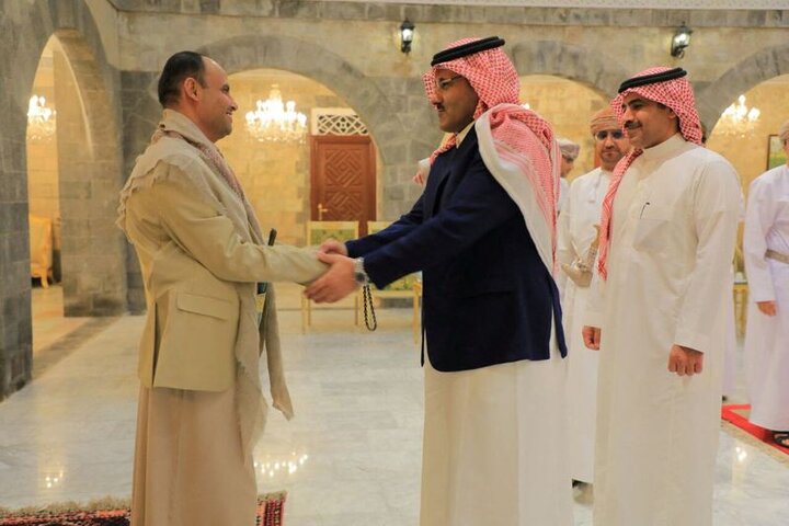  Omani, Saudi representatives  arrived in Sana'a for peace talks