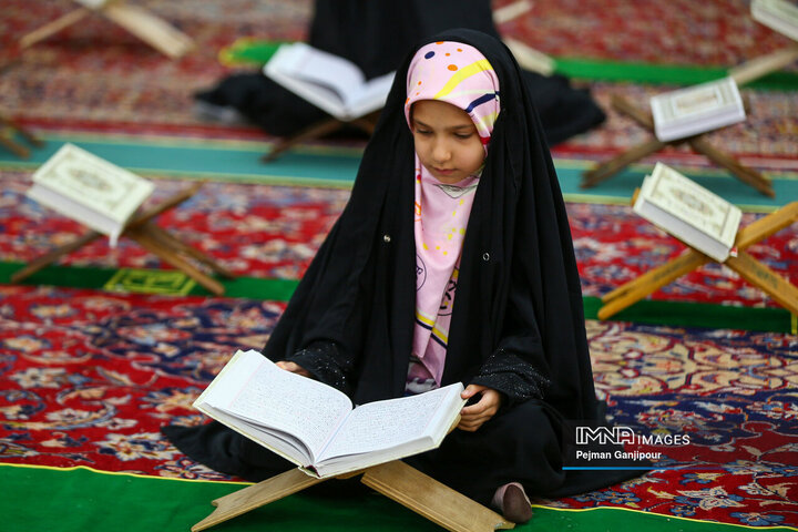 نهادهای فرهنگی فعالان قرآنی را مورد توجه قرار دهند