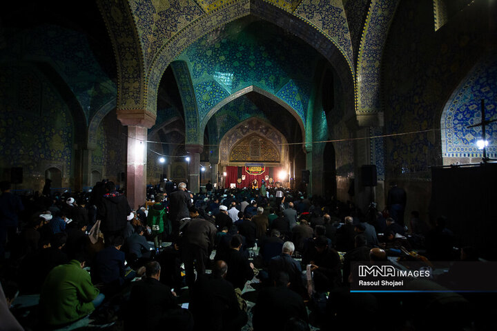 شب زنده‌داران قدر در میدان امام(ره) اصفهان