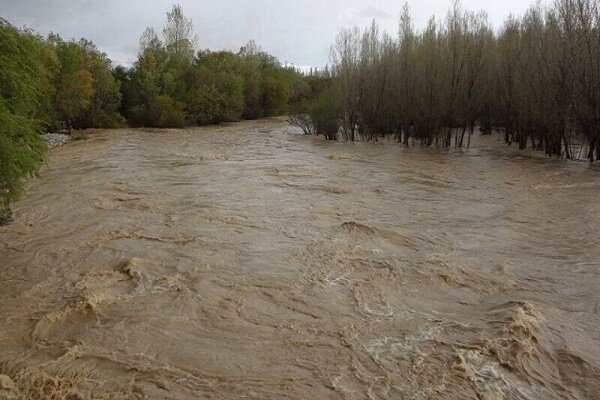 تشدید فعالیت سامانه بارشی در آذربایجان شرقی و غربی و احتمال طغیان رودخانه‌ها و سیلاب
