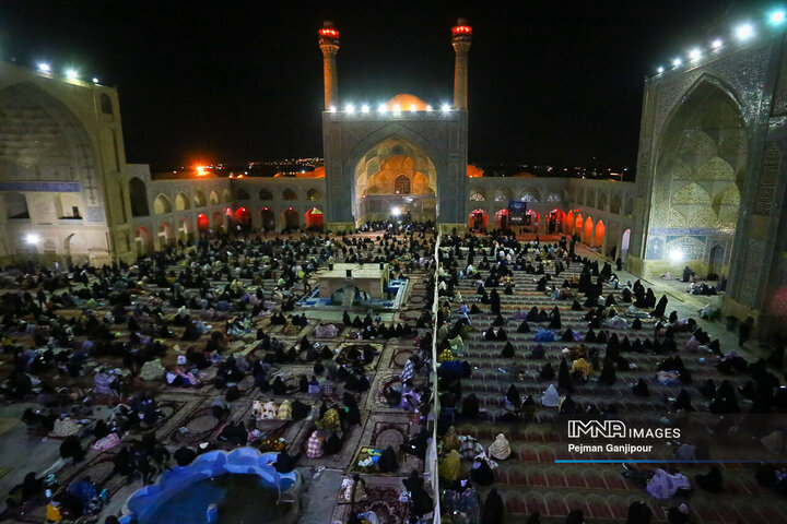 شب قدر بیست و سوم در مسجد جامع اصفهان