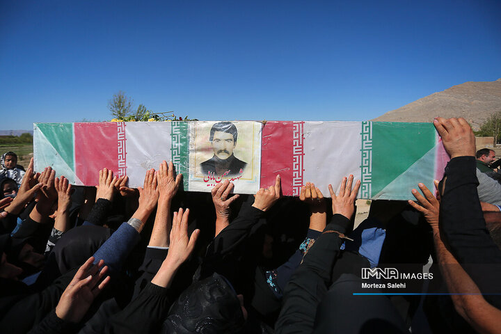 تشییع شهید تازه تفحص شده در فلاورجان