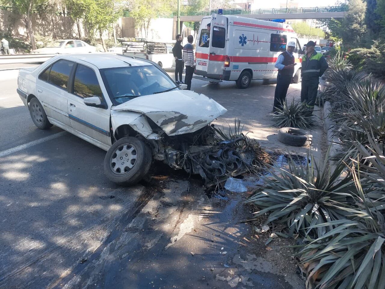 تصادف ۲ خودروی سواری در اتوبان شهید آقابابایی + عکس