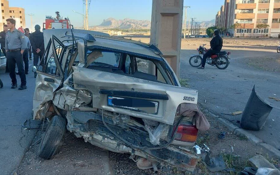 تصادف زنجیرهای سه دستگاه خودروی سواری در محور خمینیشهر + عکس