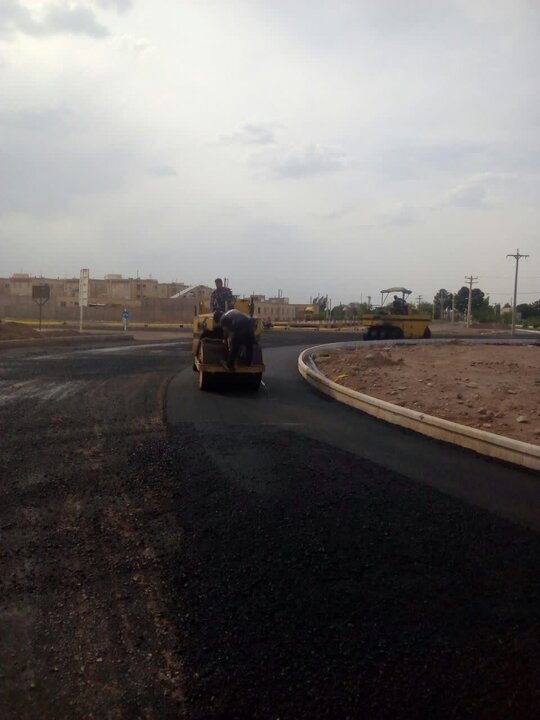 آغاز بهسازی روکش آسفالت محور زواره-شهراب