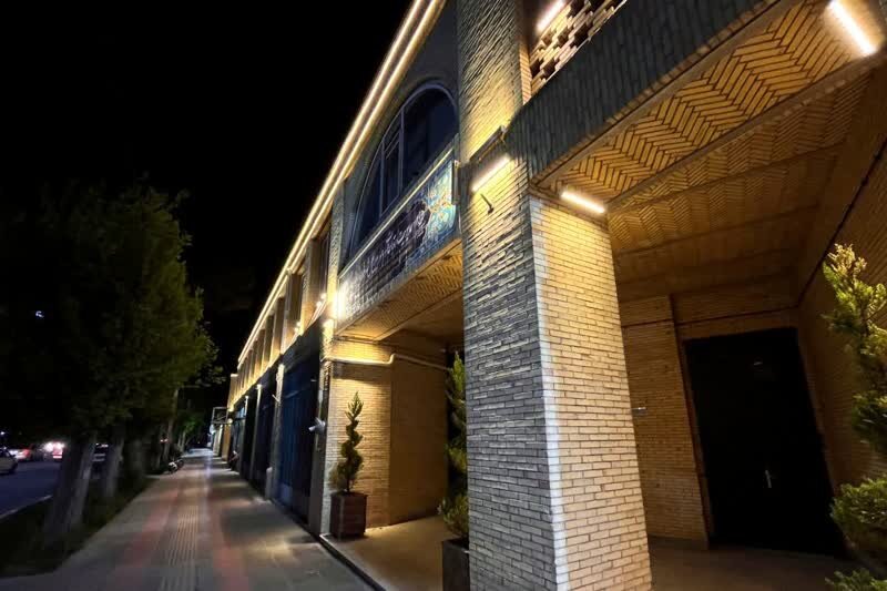 بهره‌برداری از نورپردازی ساختمان مدیریت ارتباطات و امور بین‌الملل شهرداری یزد
