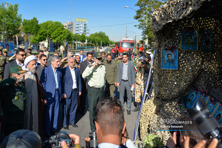 رژه خودرویی یگان‌های نظامی و انتظامی شیراز در روز ارتش
