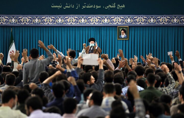 کجای دنیا برای همه مسائل رفراندوم برگزار میکنند؟/ باید در شناخت نقشه دشمن به روز باشیم کجای دنیا برای همه مسائل رفراندوم برگزار میکنند؟/ باید در شناخت نقشه دشمن به روز باشیم