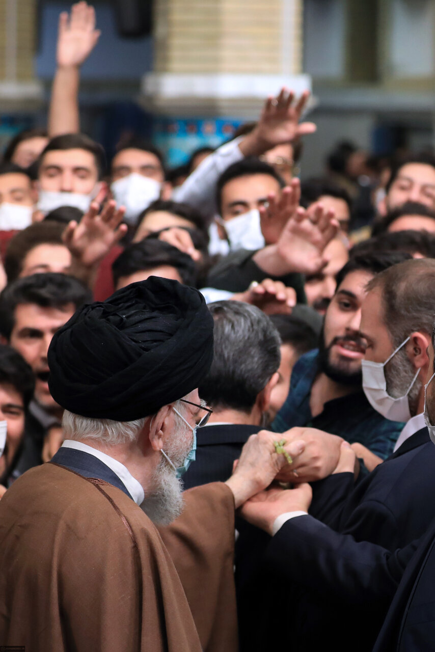 فضای عجیبی را برای اولین بار در دیدار با آقا تجربه کردم/ صحبتها پختهتر و جدیتر بود