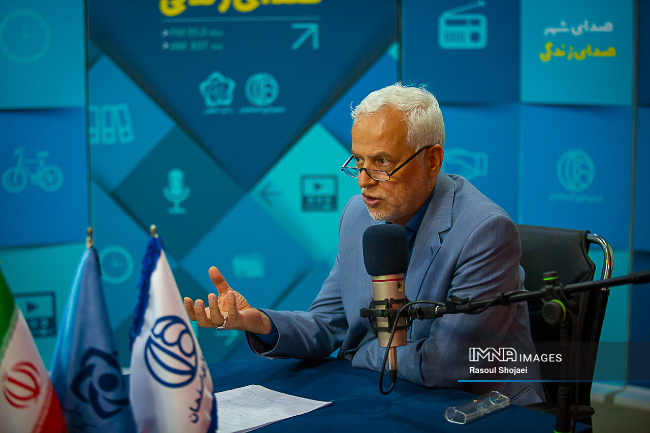 ۴ رام قطار جدید برای متروی اصفهان خریداری کردیم/ اجرای طرح «مردم سلام» در مساجد شهر