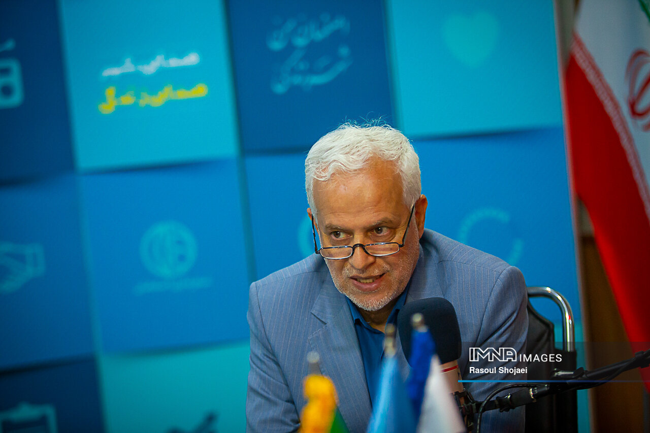 ۴ رام قطار جدید برای متروی اصفهان خریداری کردیم/ اجرای طرح «مردم سلام» در مساجد شهر