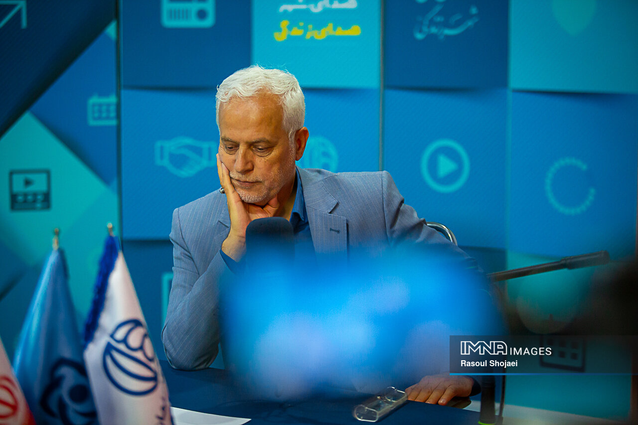 جوانان هوشیار باشند در بازی روانی دشمن قرار نگیرند/ با همدلی پیروزی جنگ خواهیم بود