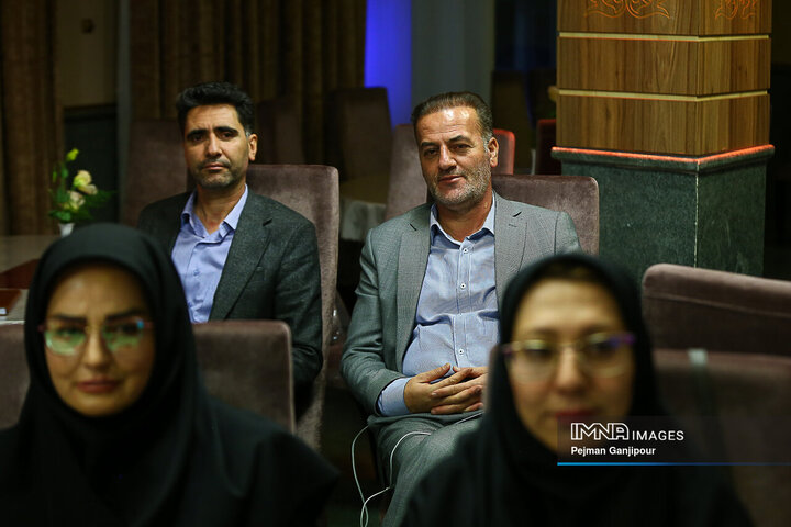 آیین تجلیل از اعضای کمیته‌های کارشناسی و کمیسیون ماده ۵ استان اصفهان