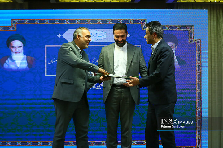 آیین تجلیل از اعضای کمیته‌های کارشناسی و کمیسیون ماده ۵ استان اصفهان