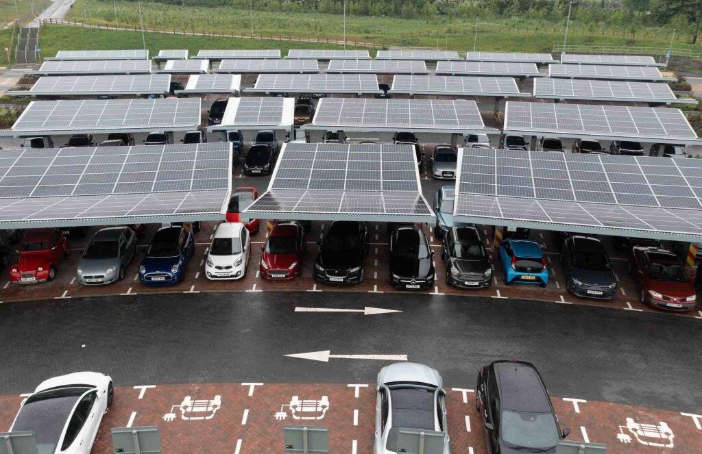 پارکینگها و پمپ بنزینهای وین خورشیدی میشود